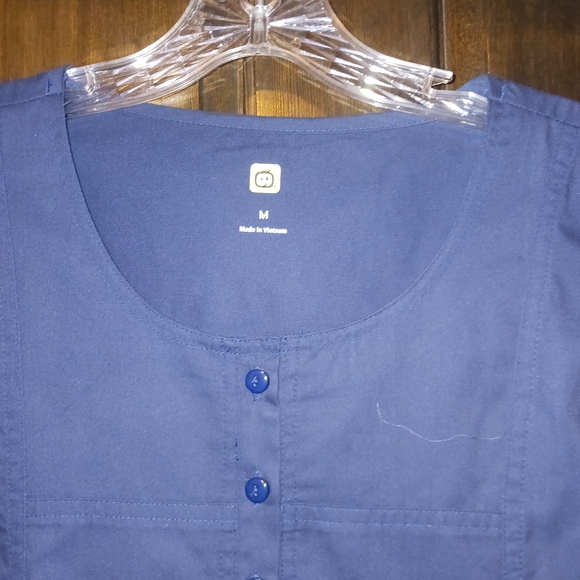 Scrub top - Picture 2 of 3